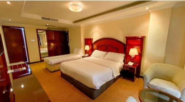 Read more about the article Regal Peninsula Hotel (AED 273/day)